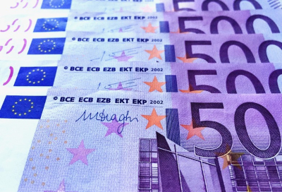 В Казахстане снова растёт спрос на евро: что происходит с курсом?
