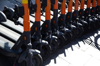 Уехавший из России ведущий Привольнов заявил, что в Израиле воруют самокаты