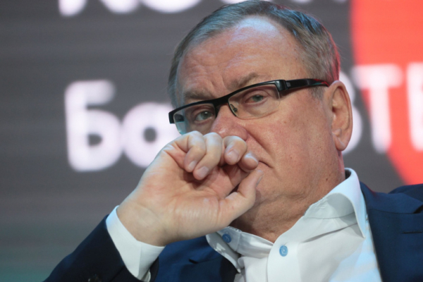 Глава ВТБ чуть не стал жертвой мошенников