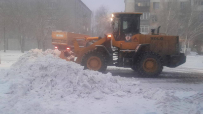 Снегопад в Астане: более 1300 единиц спецтехники очищают улицы от снега