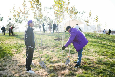 Kcell завершил осенний этап инициативы &laquo;Таза Қазақстан&raquo;: более 350 деревьев высажено в трех городах страны