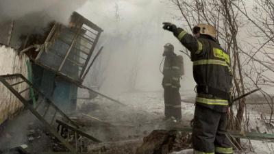 Пожарные уберегли от огня здание предприятия