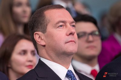 Медведев допустил новые ограничения на продажу энергетиков