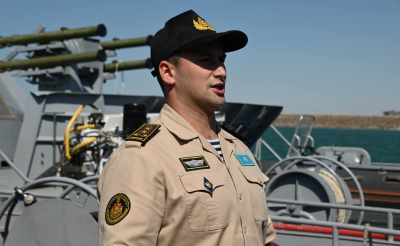 Знание языков помогает офицеру ВМС Казахстана в службе