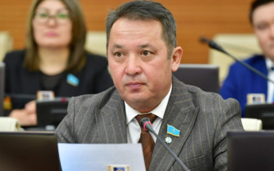 Депутата мажилиса Аскара Садыкова лишили мандата за &quot;недопустимый поступок&quot;
