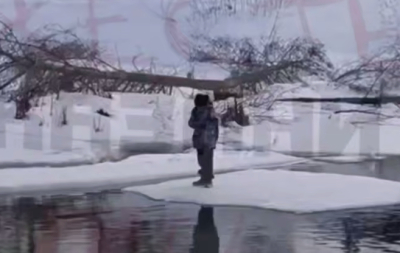 Как на бригантине: казанец снял на видео мальчика, гуляющего по оторвавшейся льдине 22/03/2026 &ndash; Новости