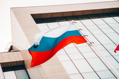 EN: блокировка Ормузского пролива неожиданным образом сказалась на Москве