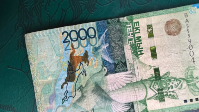 Средневзвешенный курс доллара на бирже составил 498,88 тенге