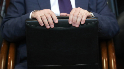 Покинувших Россию адвокатов лишили статуса через суд