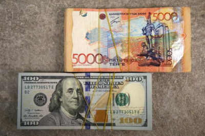 На KASE доллар продается ниже отметки 495 тенге