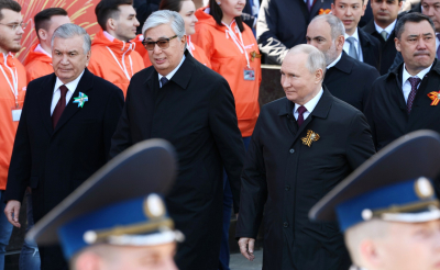 Путин пообещал обсудить с Токаевым совместный визит на форум в Омске