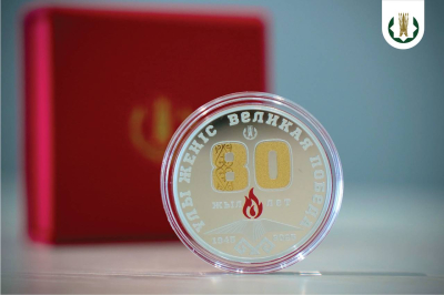 Нацбанк показал коллекционные монеты "Великая Победа. 80 лет"