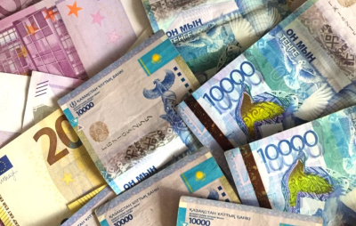 Давление на тенге усиливается: нефть, доллар, отток капитала