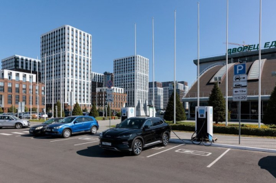 Продажи новых электромобилей в России упали на треть в 2025 году