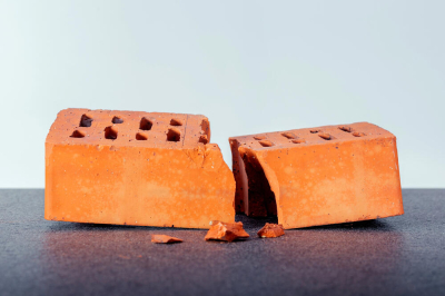 В Караганде подросток с кирпичами напугал горожан - его разыскивает полиция &nbsp;&nbsp;