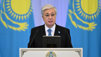 Президент Казахстана наградил граждан государственными наградами